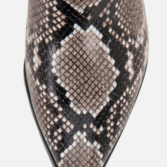 BLONDO Emelia Snake Print Waterproof Leather Chelsea Rain Boots Sz 6‎ - Picture 3 of 6